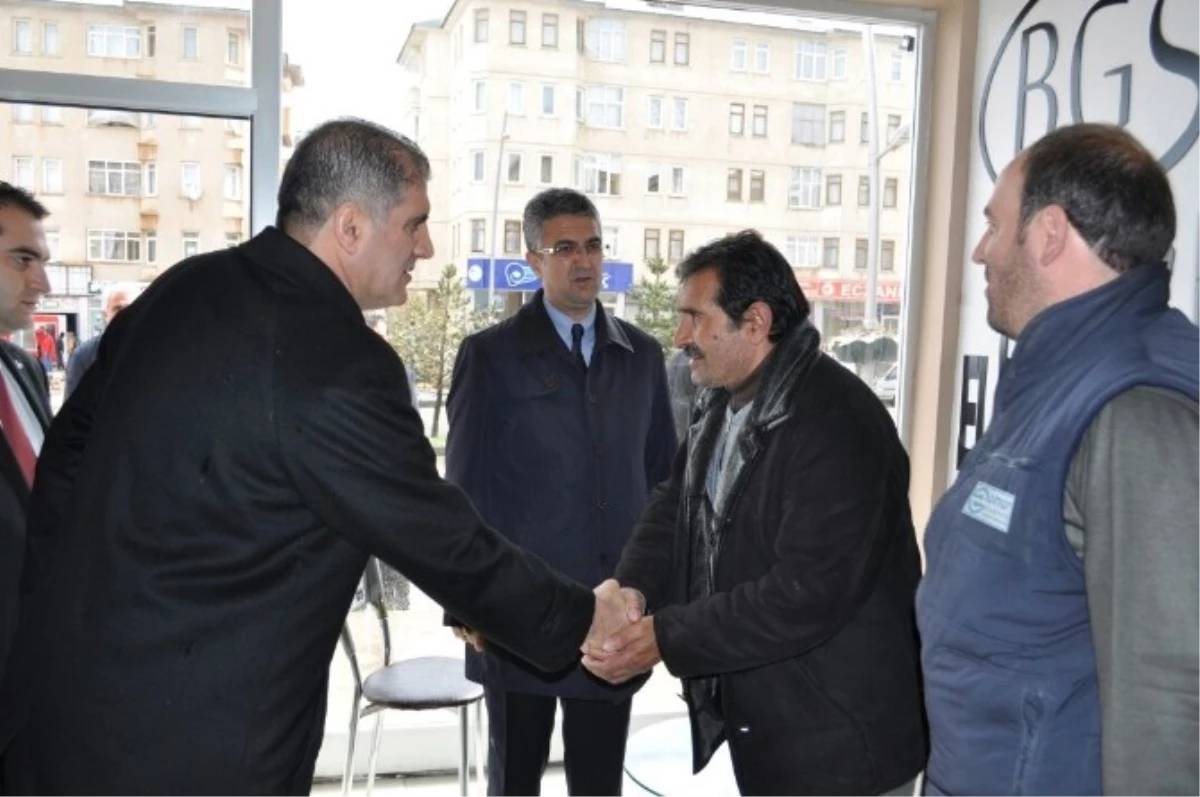 MHP Erzurum Milletvekili Adayları Aydın ve Kaya\'dan Esnaf Ziyareti