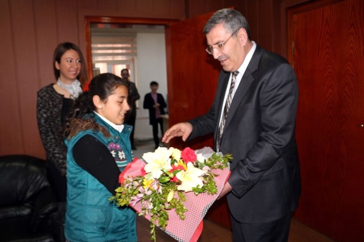 Milli Eğitim Müdürü Koltuğunu Devretti