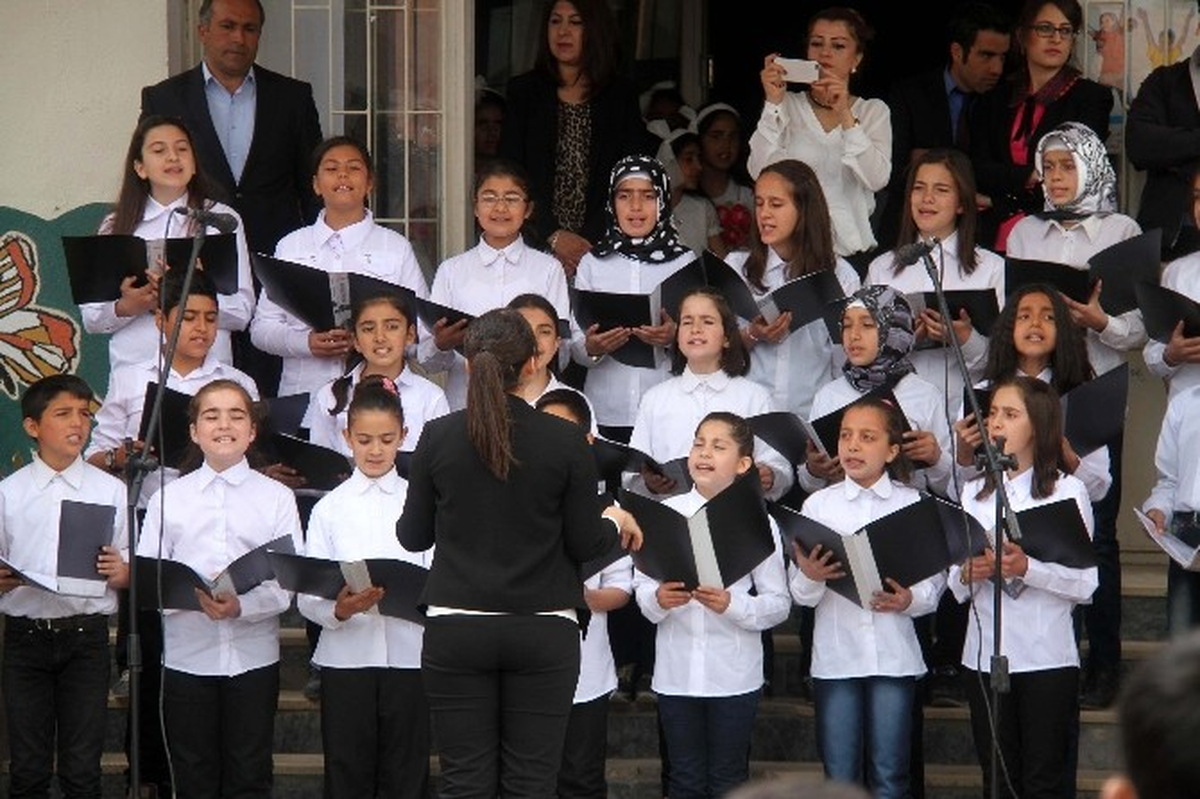 Muradiye\'de 23 Nisan Coşkusu