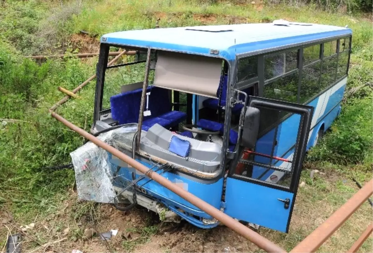 Piknik Yolunda Kaza: 12 Öğrenci Yaralı