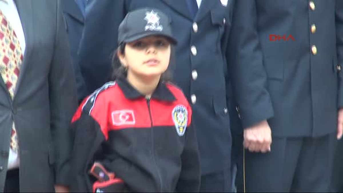 Şanlıurfa\'da 23 Nisan Kutlamalarına Yağmur Engeli