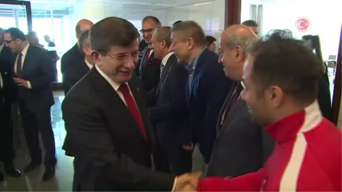 Trabzon Erdoğdu Anadolu Lisesi Oyuncuları, Davutoğlu\'nu Karşıladı