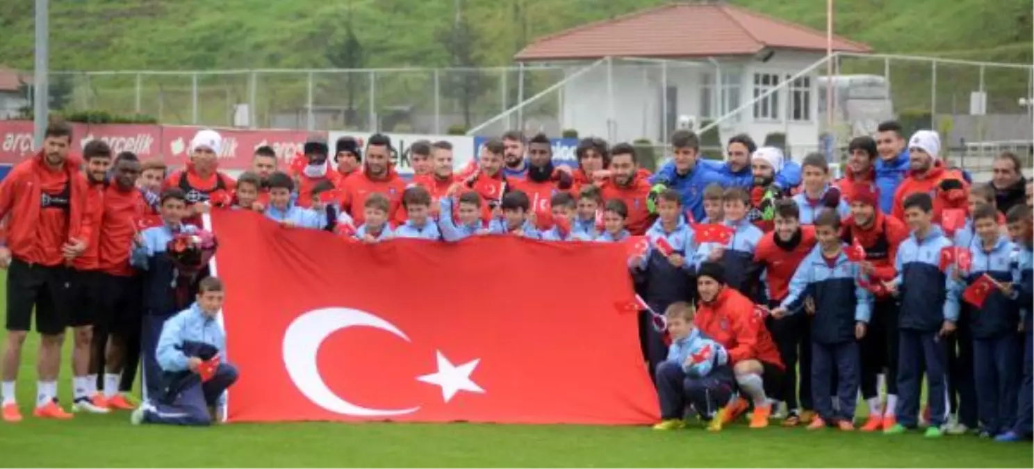 Trabzonspor\'da 23 Nisan Coşkusu