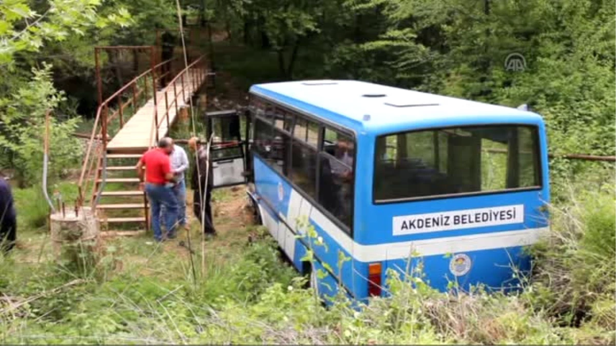 Trafik Kazası: 15 Yaralı