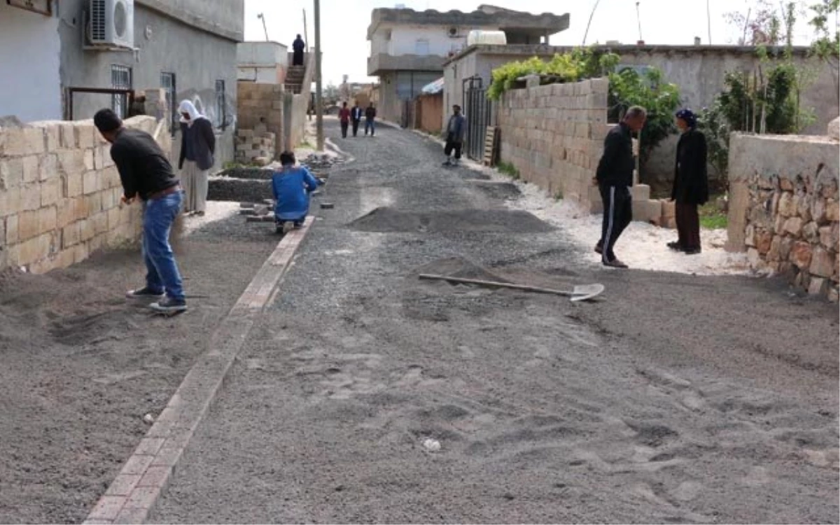 Urfa\'da Belediyelerin Parke Döşeme Mesaisi