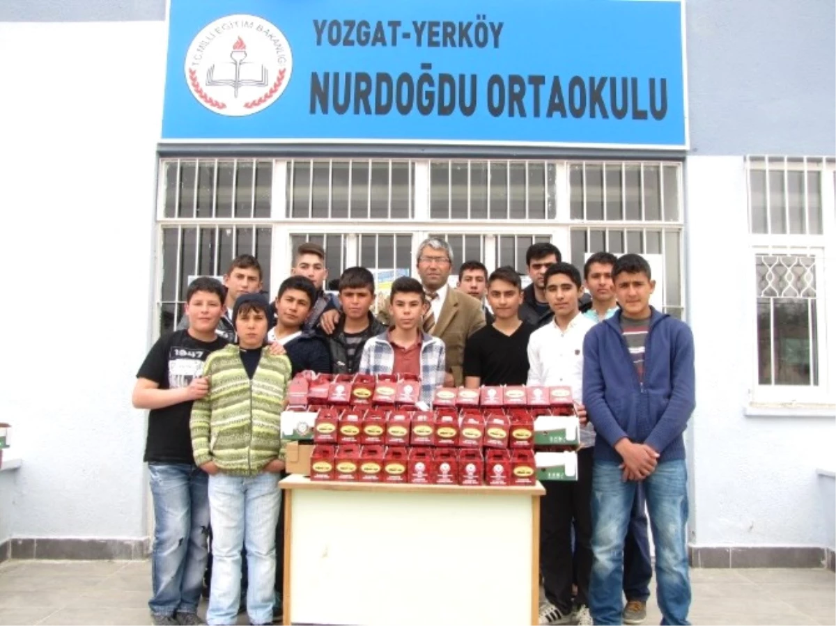 Yerköy\'de Öğrenciler Kandil Simidi Dağıttı