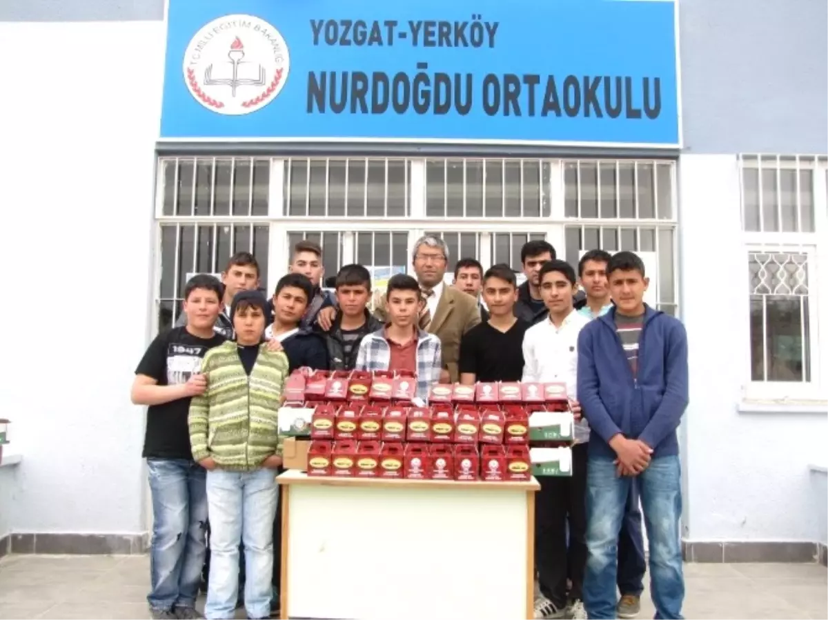 Yerköy\'de Öğrenciler Kandil Simidi Dağıttı