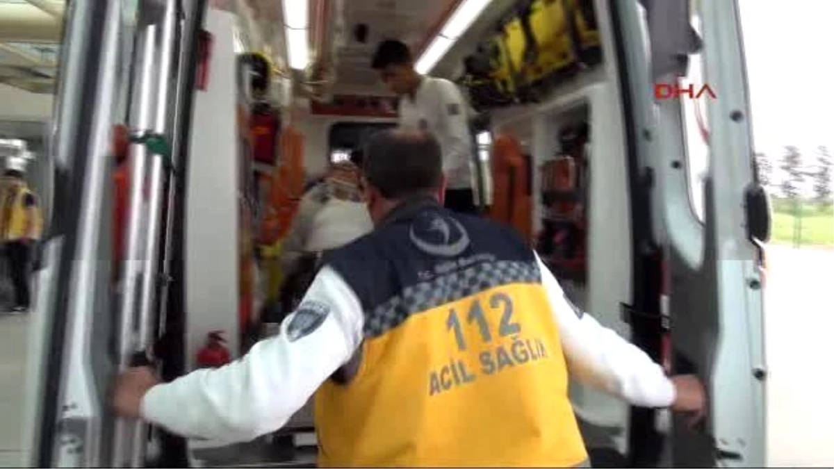 Adana Kalp Krizi Geçiren Sürücü, Ekip Otomobiline Çarpınca Kurtarıldı
