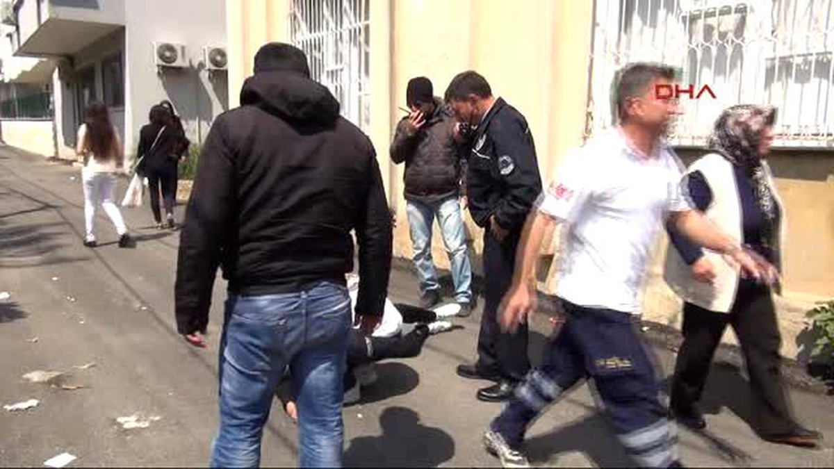 Adana Yerde Sürüklendi, Yaralandı, Çantasını Kaptırmadı