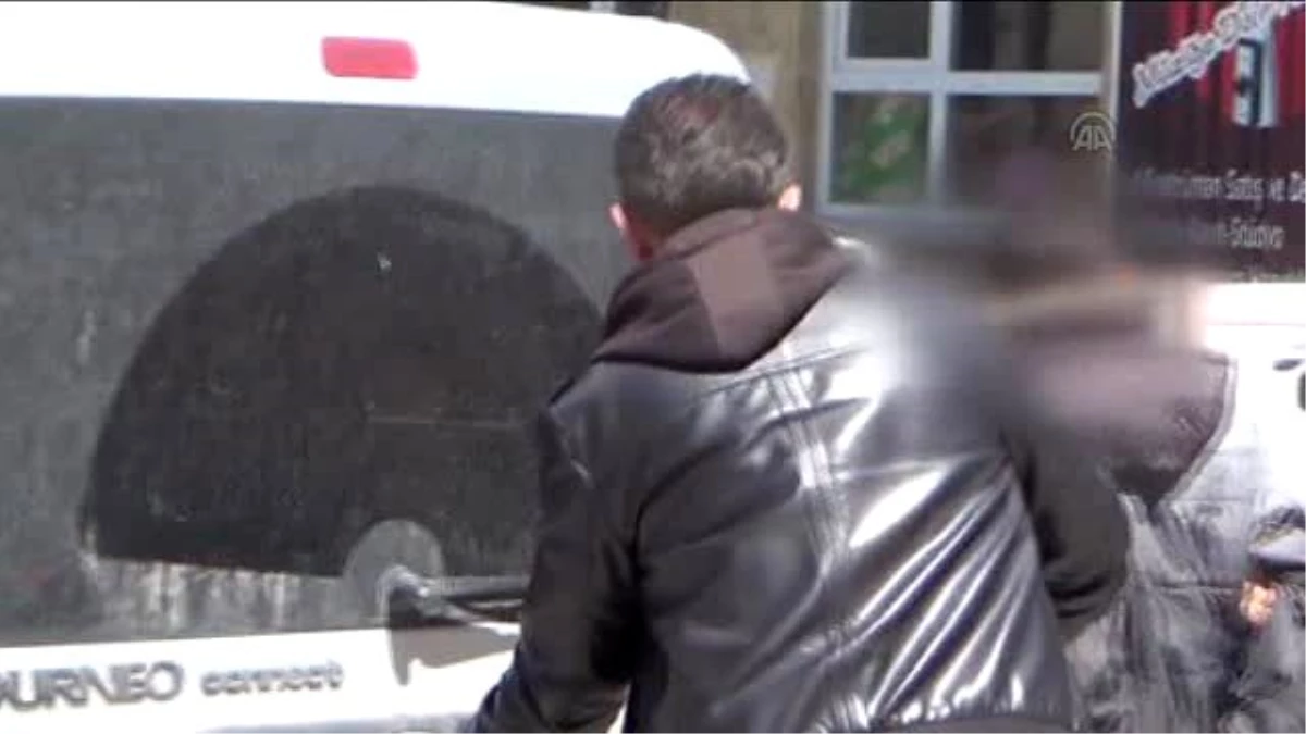 Afyonkarahisar\'da Silahlı Kişi Gözaltına Alındı