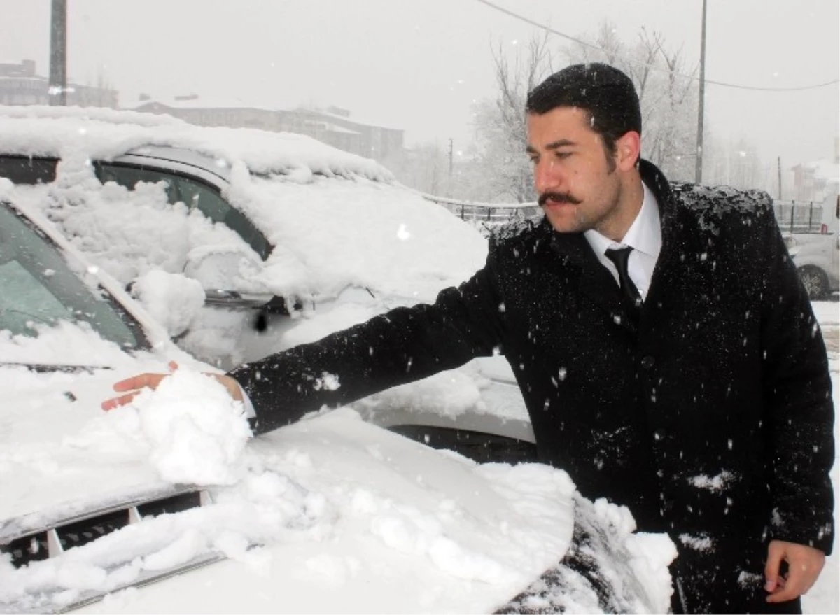 Ağrı\'da Nisan Ayında Kar Yağışı