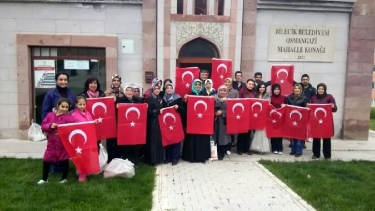 AK Parti Bilecik İlçe Başkanlığı Bin Adet Türk Bayrağı Dağıttı