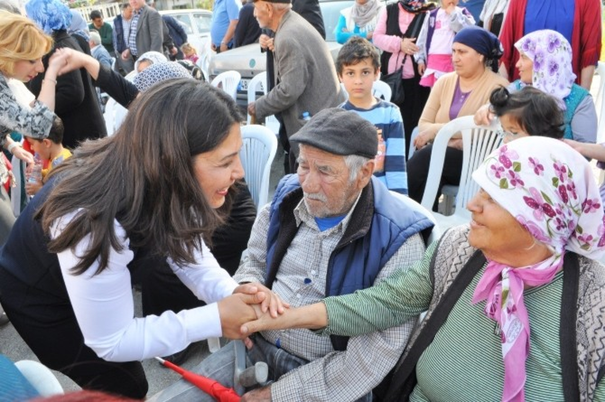 AK Parti\'li Adaylar Çalışmalarını Sürdürüyor