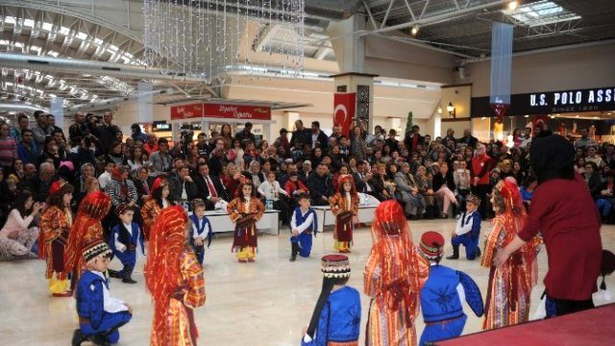 Bozüyük\'te 23 Nisan 3. Çocuk Festivali Coşku ile Devam Ediyor