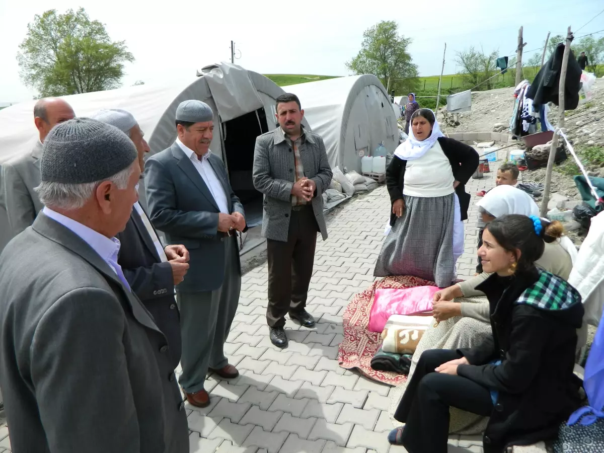 Din Alimleri Ezidi Kampındaydı