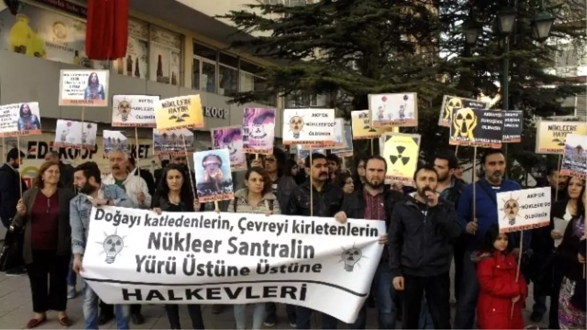 Eskişehir\'de \'Nükleer\' Protestosu