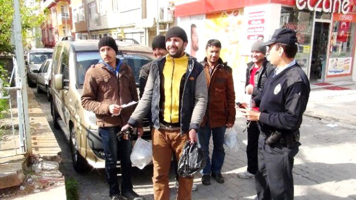 Kaçak Sığınmacıların \'Fıkra\' Gibi Kaçış Hikayesi