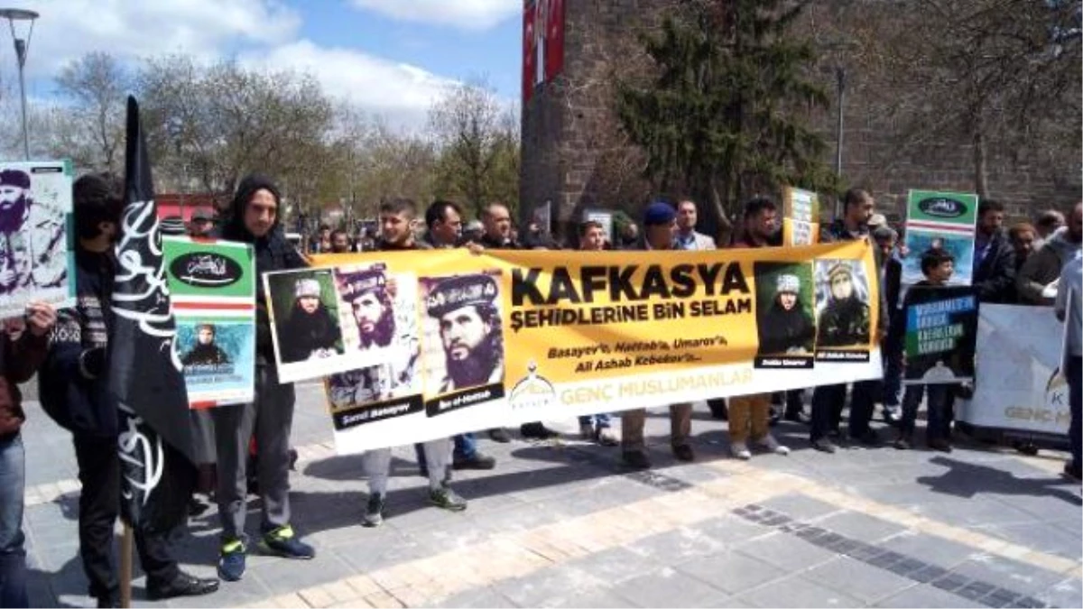 Kayseri\'de Cuma Namazı Çıkışı Rusya\'yı Protesto Eylemi