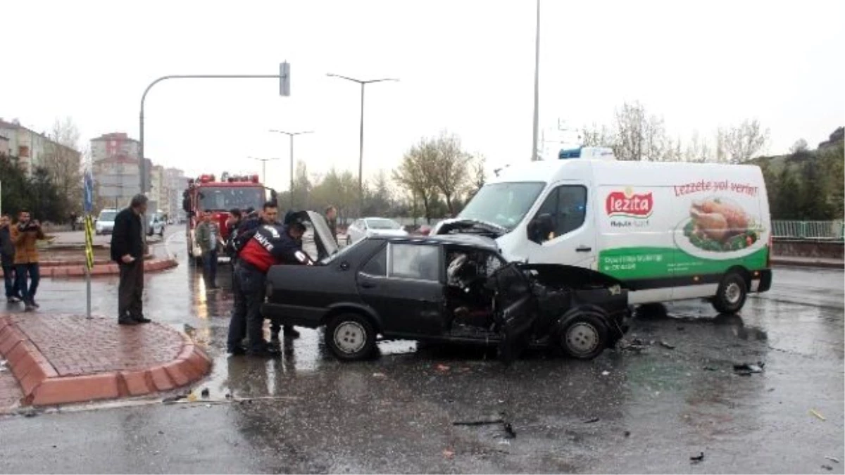 Kayseri\'de Kaza: 2 Yaralı