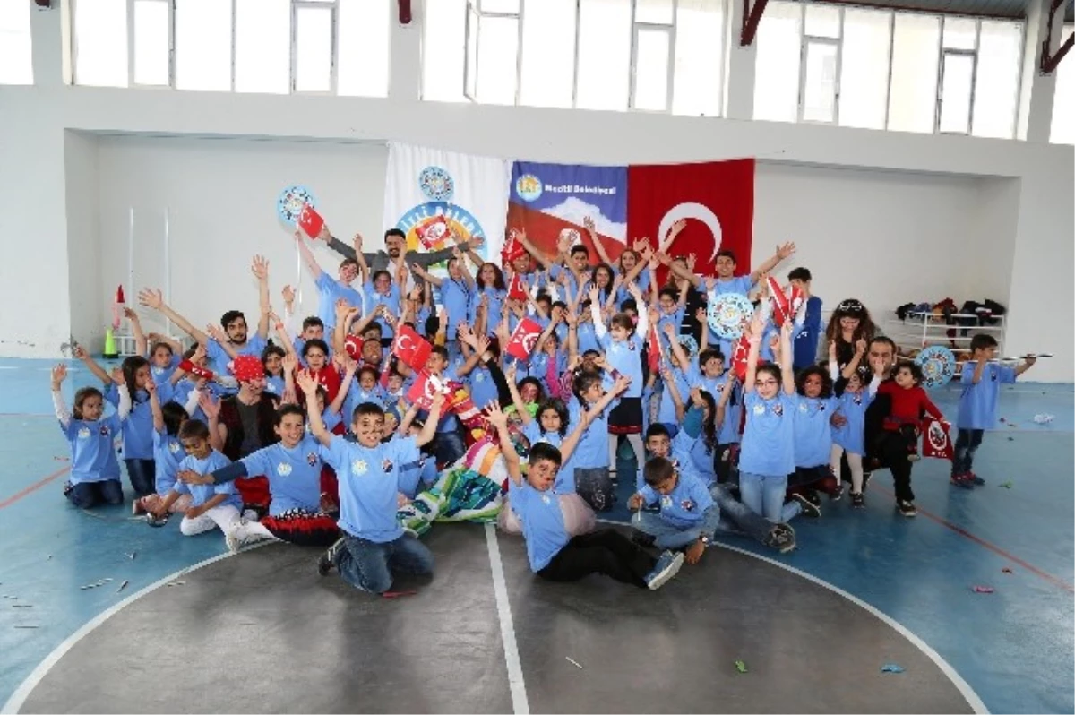 Mezitli Belediyesi, 23 Nisan\'ı Çocuk Oyunları Şenliği ile Kutladı