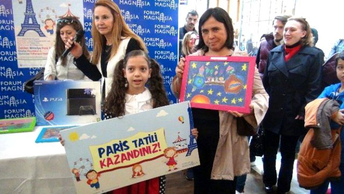 Minik Esin Çizdiği Resimle Paris Tatilini Kazandı