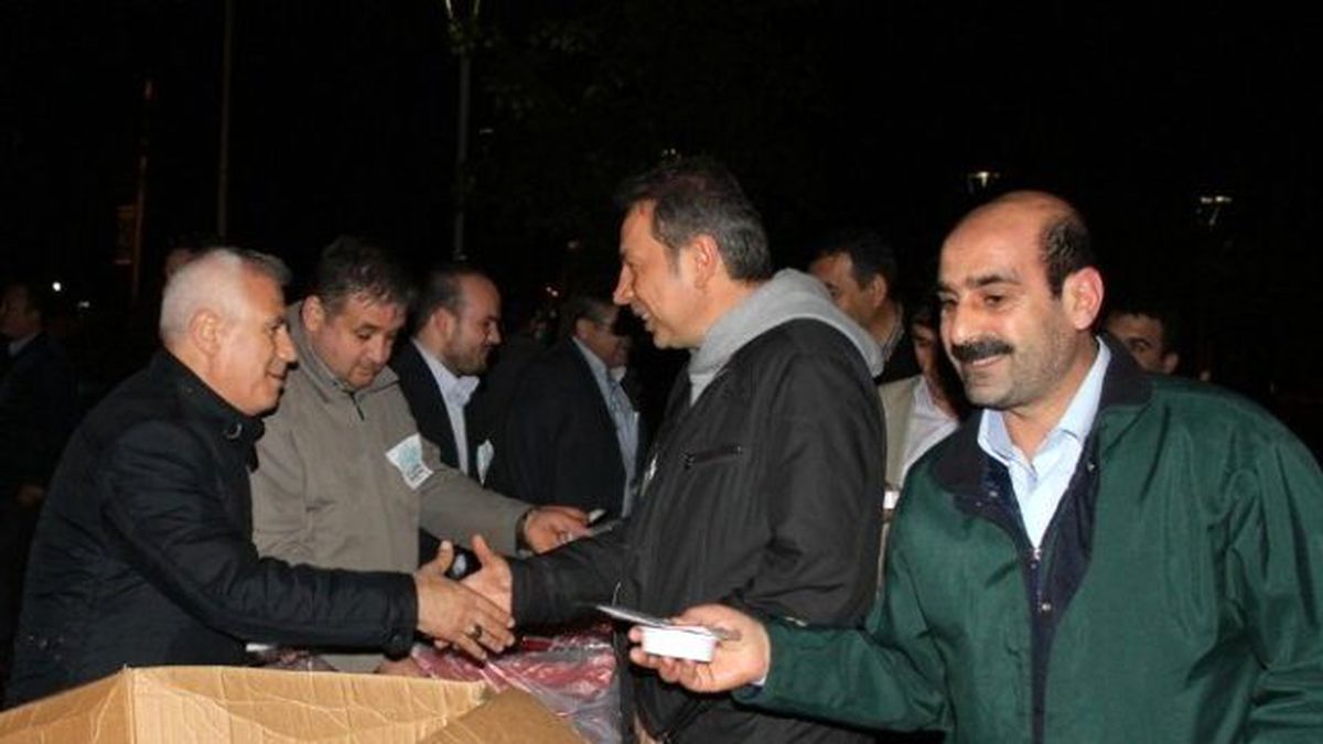 Nilüfer\'de Kandil Gecesi Tatlı İkramı