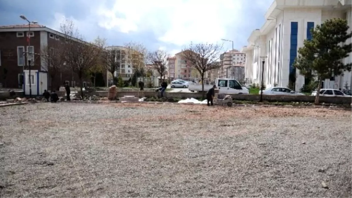 Saray Atatürk Parkı Yenileniyor