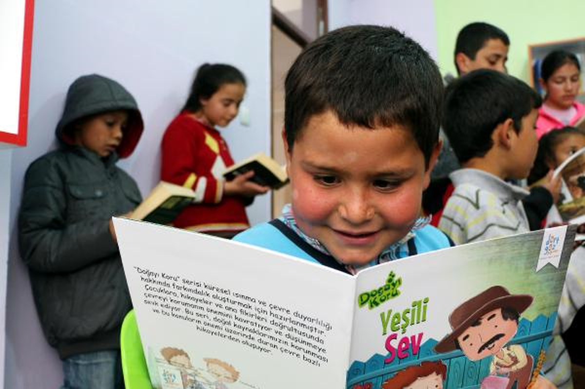 Sosyal Medyadan 1260 Metre Rakımdaki Okula Kütüphane