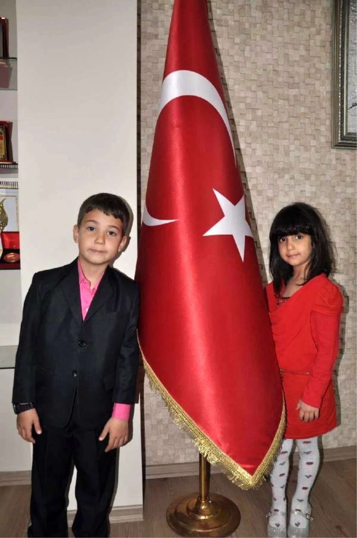 Türkiye\'nin Konuştuğu 8 Yaşındaki Beren Nafi: Bayrağı İçimden Geldiği İçin Bir Sürü Öptüm