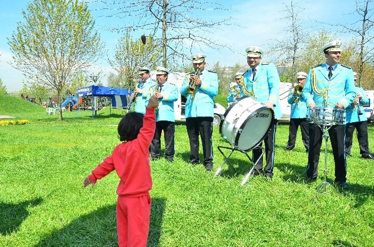 3 Yaşındaki Koro Şefi 23 Nisan Çocuklarını Eğlendirdi