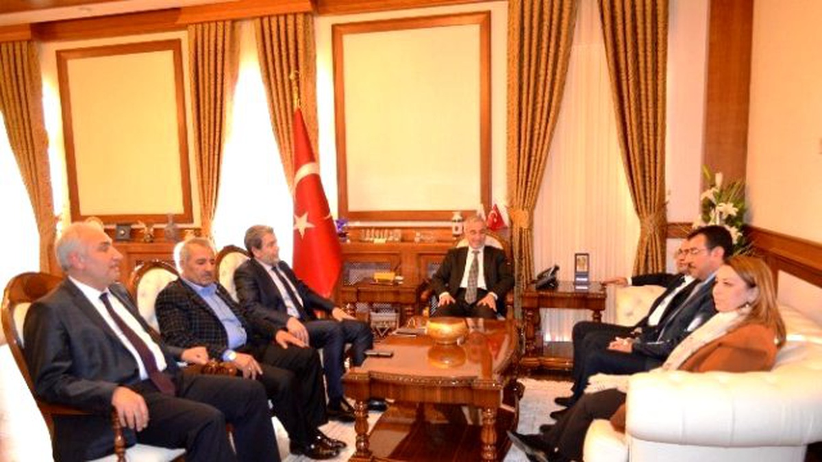 Ak Partili Adaylar, Vali Kamçı\'yı Ziyaret Etti