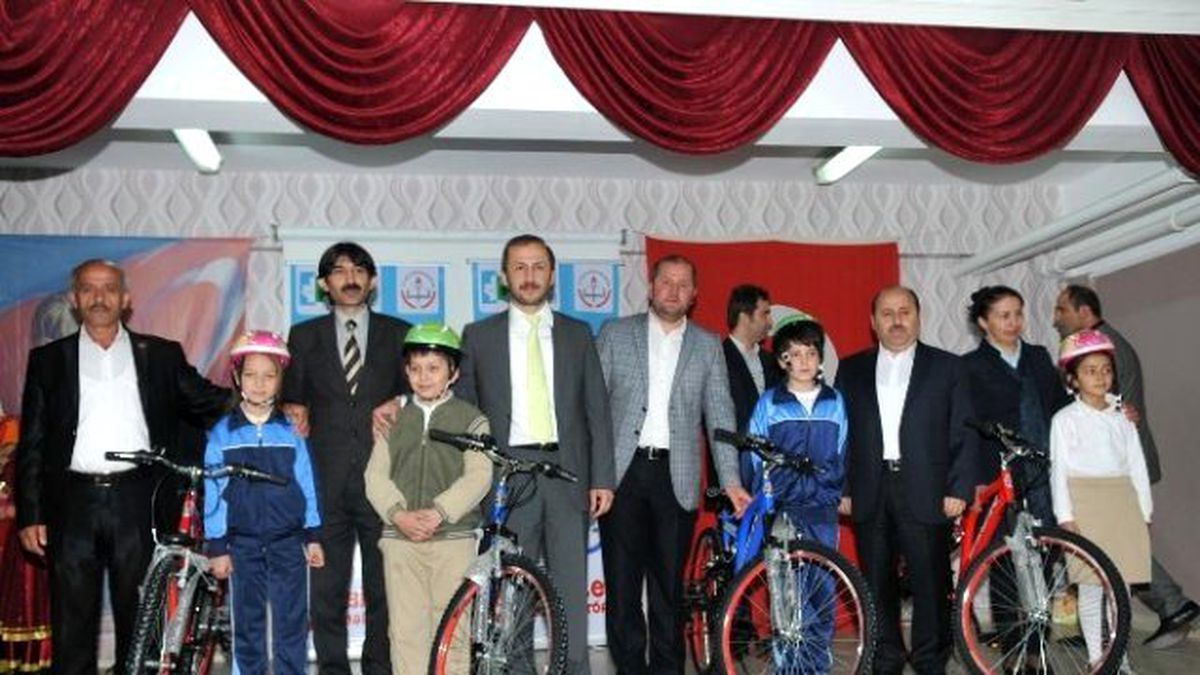 Alikahya Ortaokulu Çifte Üç Mutluk Yaşadı