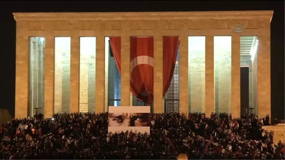 Anıtkabir\'de 1915 "Barış Balonu" Uçuruldu