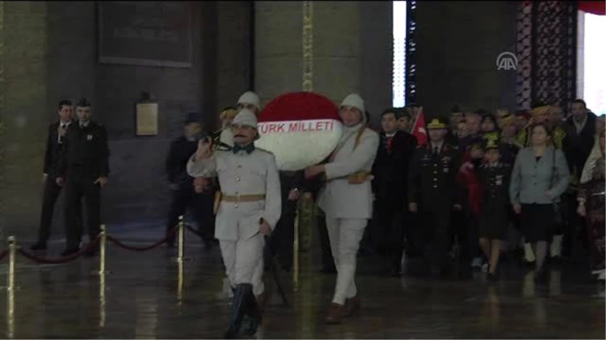 Anıtkabir\'e Ziyaretçi Akını Sabaha Kadar Sürdü (2)