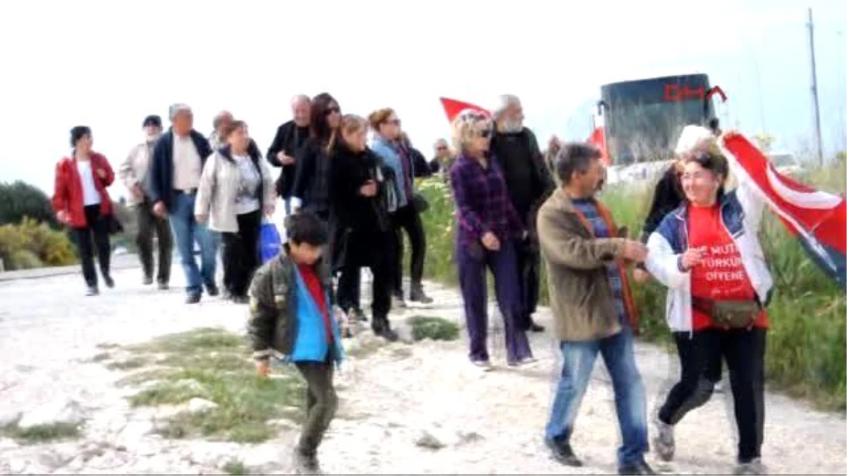 Bulamaç Adası\'na Yüzme Protestosuna Jandarma Engeli