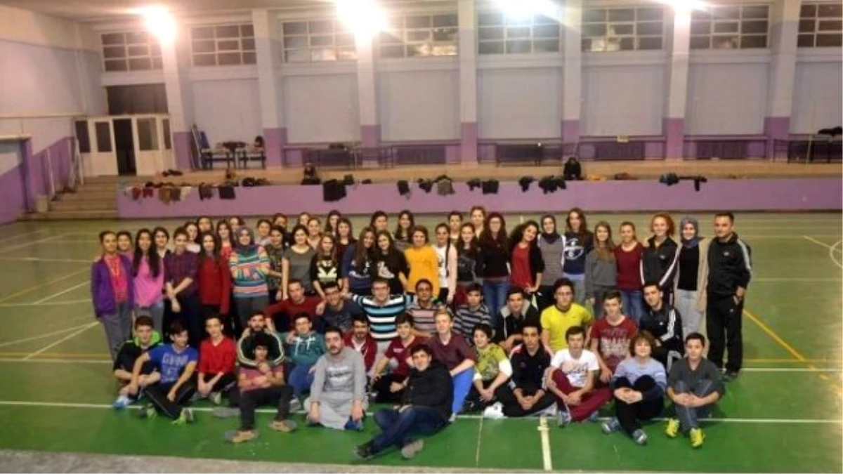 Cumhuriyet Anadolu Lisesi, Halk Oyunlarında Hedef Büyüttü