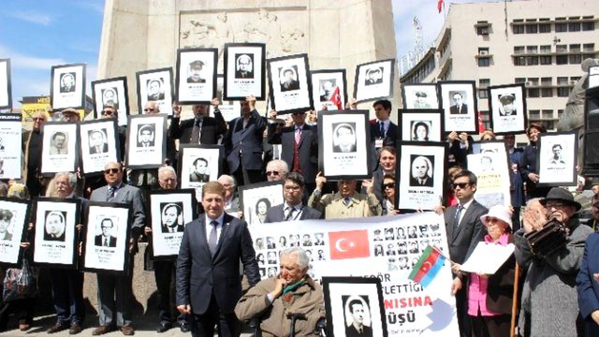 Diplomatlar Ermeni Terör Örgütlerinin Katlettiği Şehitler İçin Yürüdü