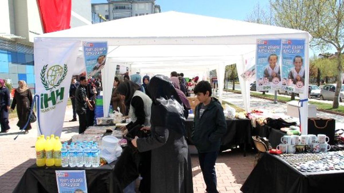 Elazığ\'da \'Yetim Gülerse, Dünya Güler\' Kermesi