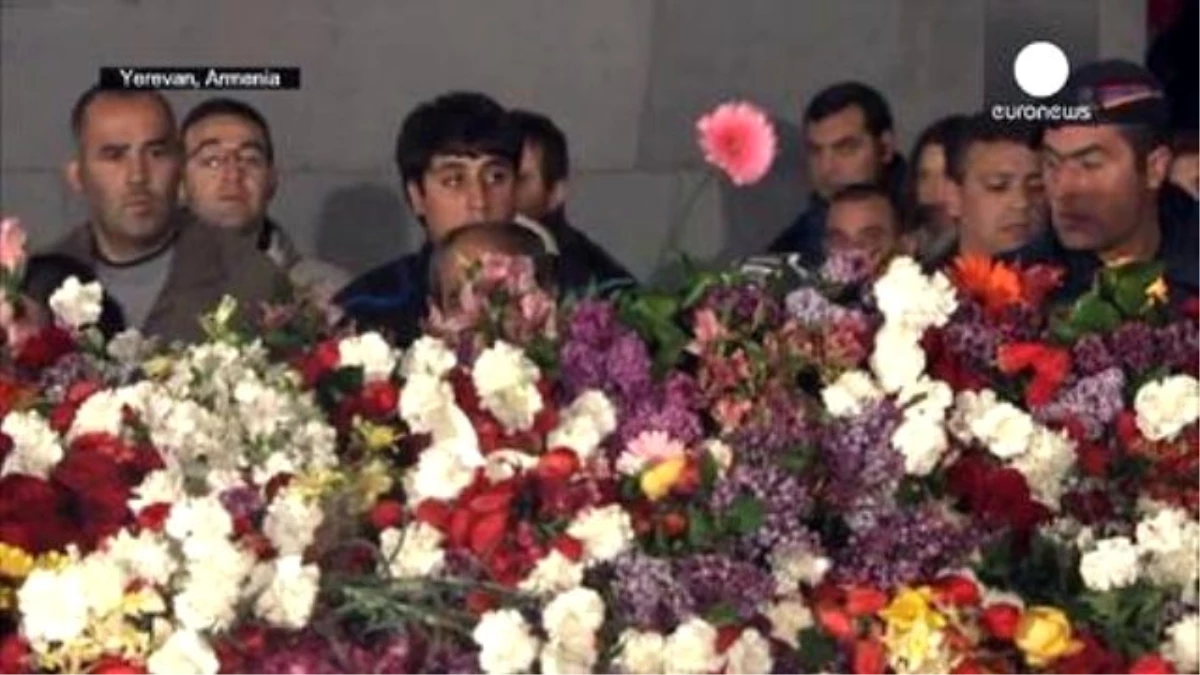 Ermenistan\'da Anma Törenleri Gece Boyunca Sürdü