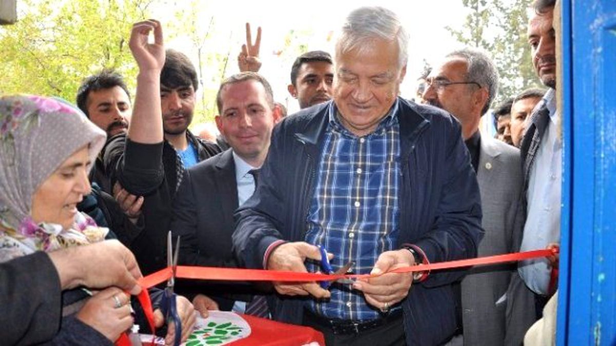 Hdp\'li Aday Dengir Mir Mehmet Fırat Kahta Seçim Bürosunun Açılışını Yaptı