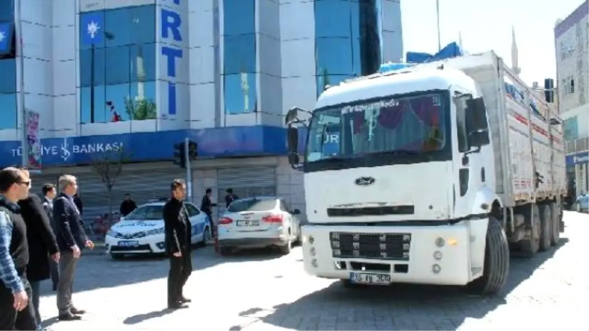 Hdp'nin Iğdır Adayları Başkan Otomobilinde