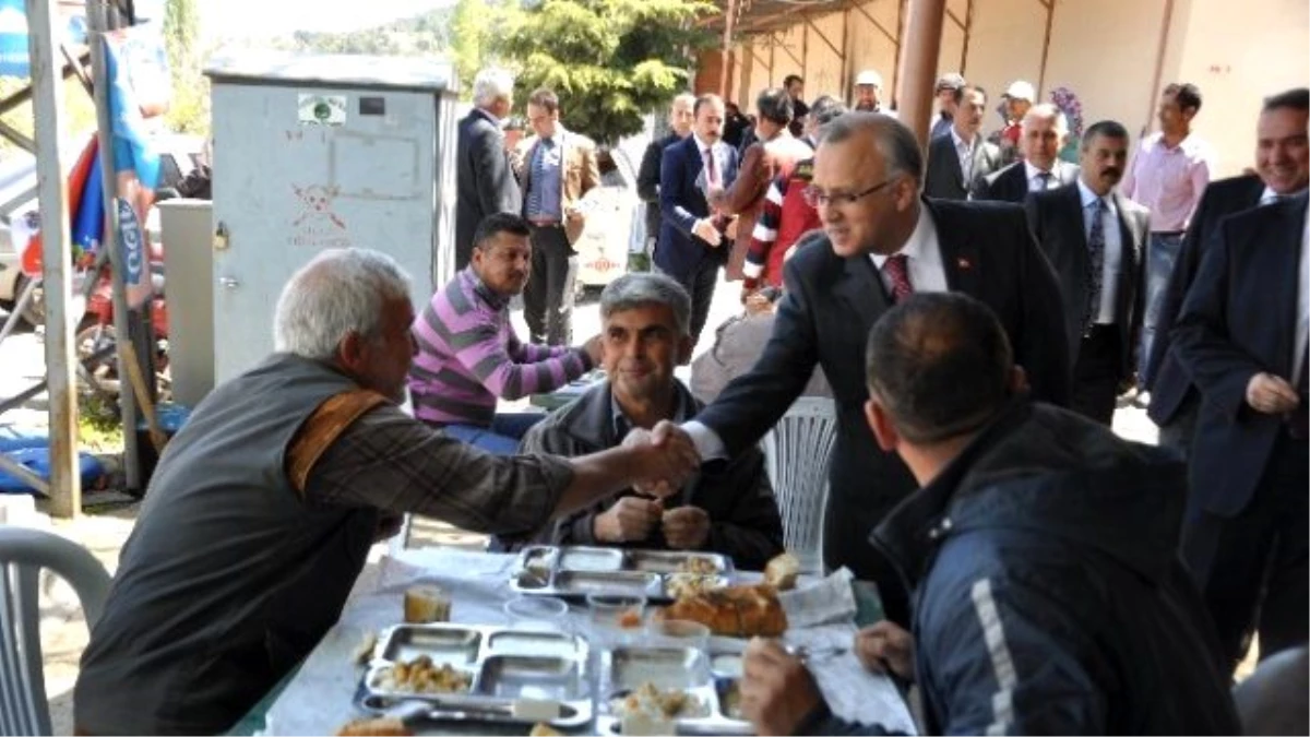 Kayda, Gökköy\'de Hayır Yemeğine Katıldı