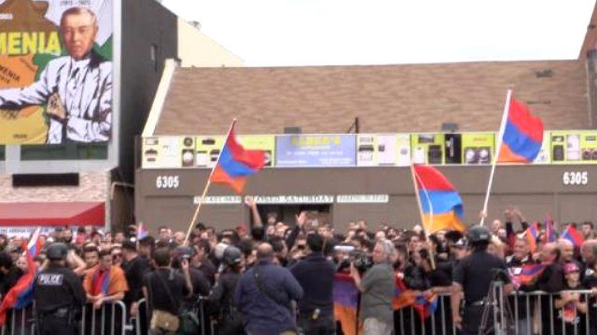 Los Angeles\'ta 1915 Olayları Protestosu...