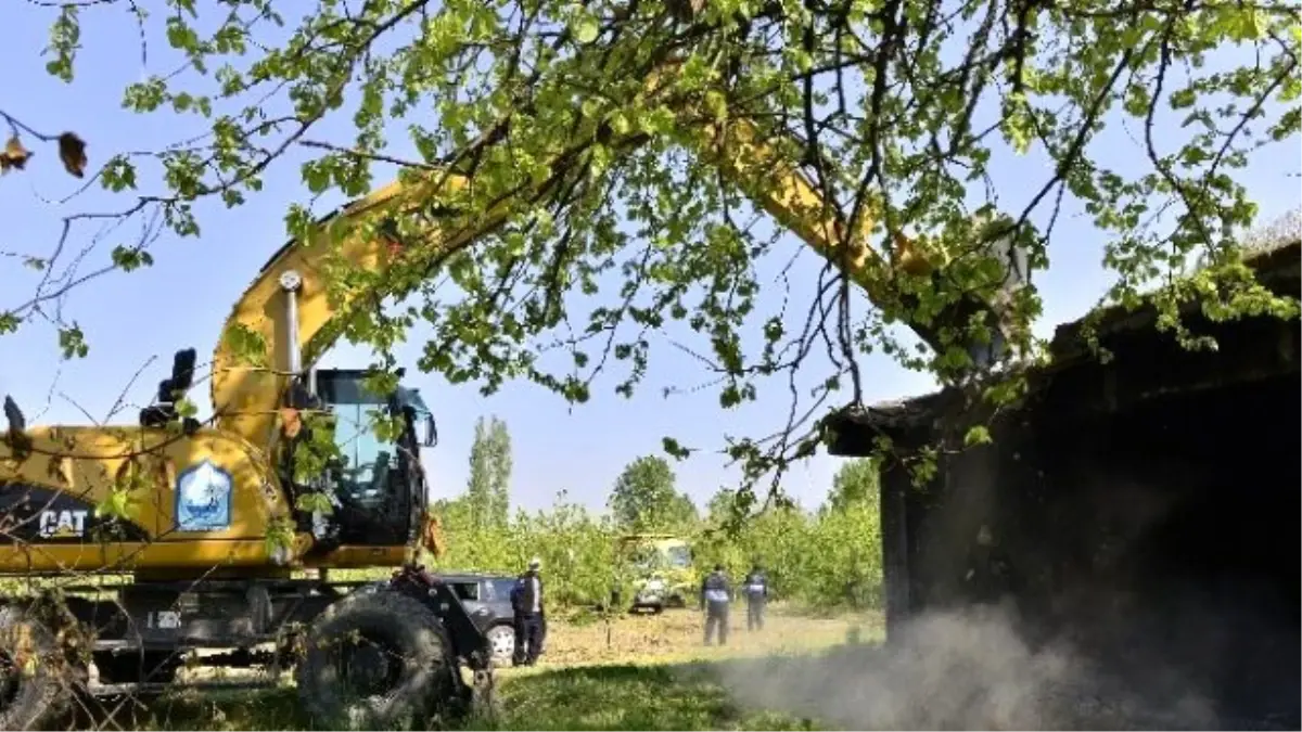 Madde Bağımlılarının Meskeni Olan Metruk Binalar Yıkılıyor