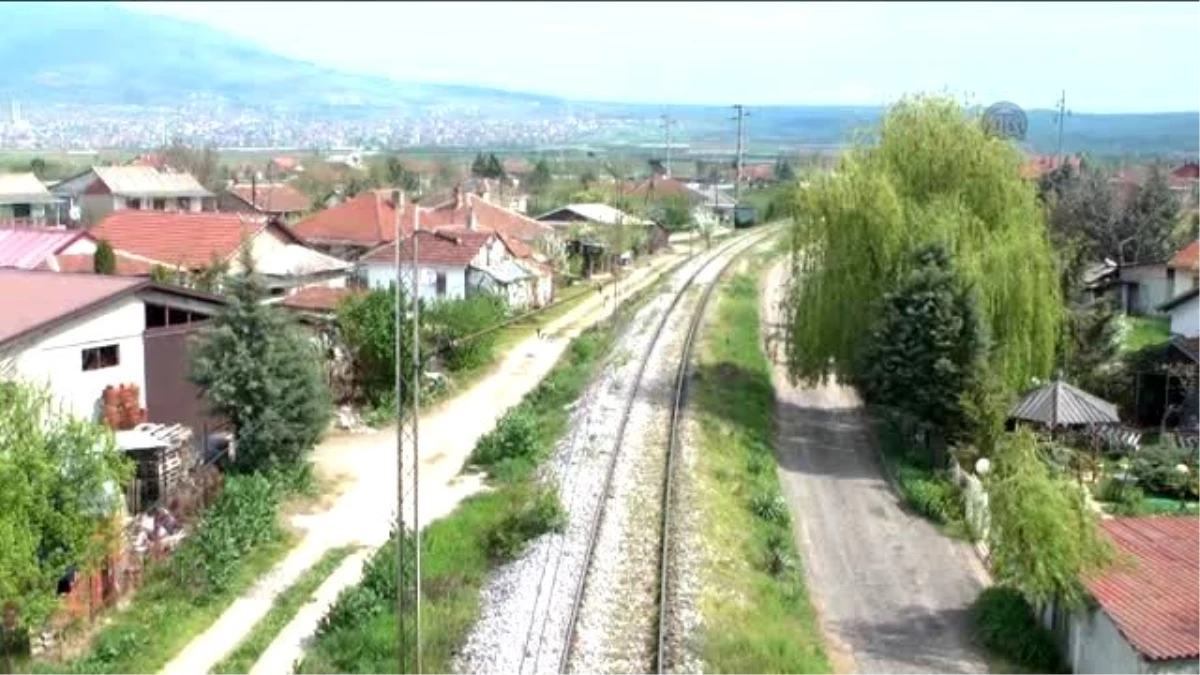 Makedonya\'da Yolcu Treni Kaçağa Çarptı