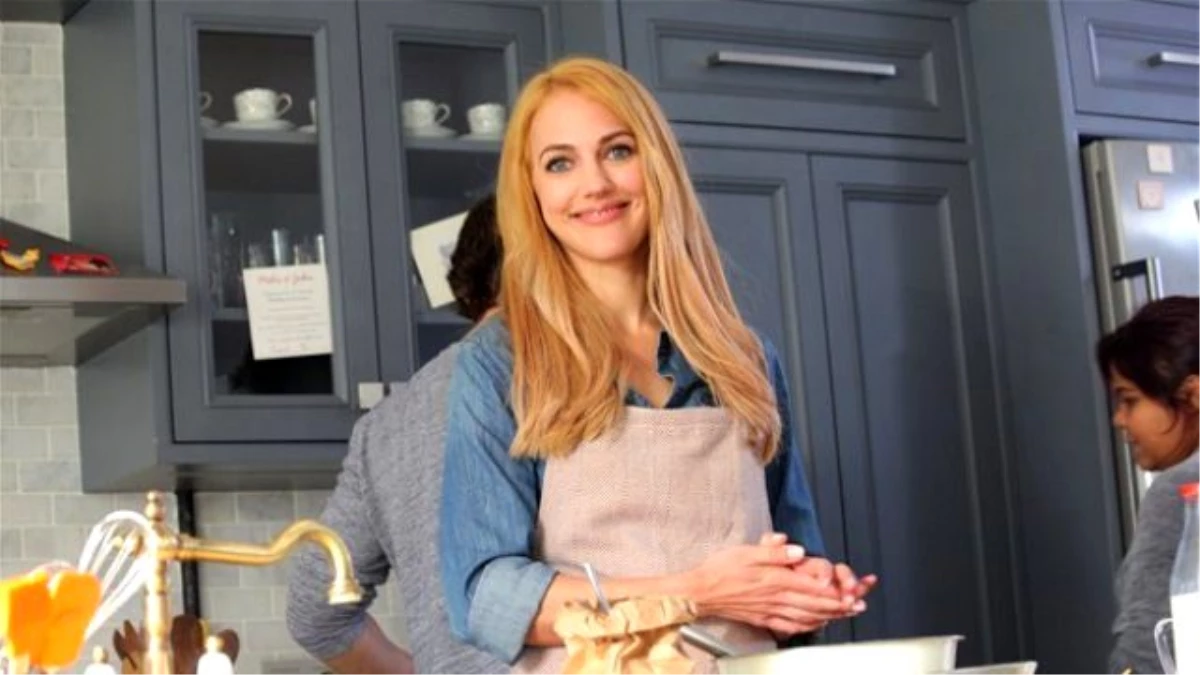 Meryem Uzerli\'nin Setteki İlk Günü