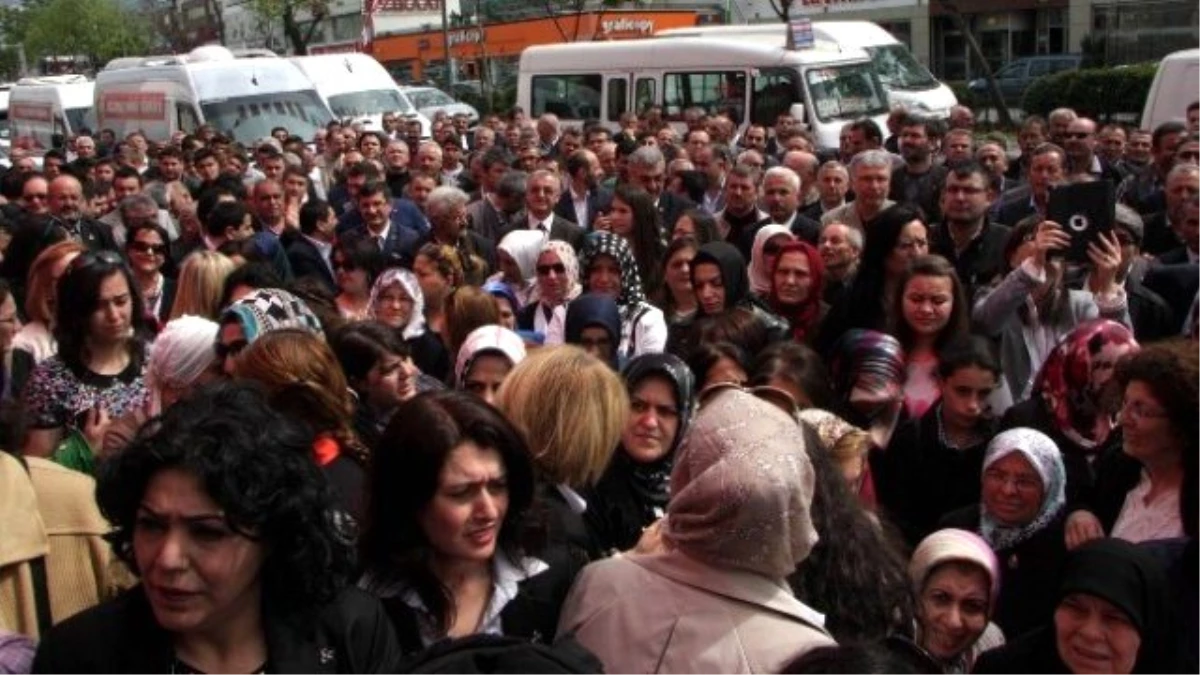MHP Bursa\'da Seçim İrtibat Bürosunu Dualarla Açtı