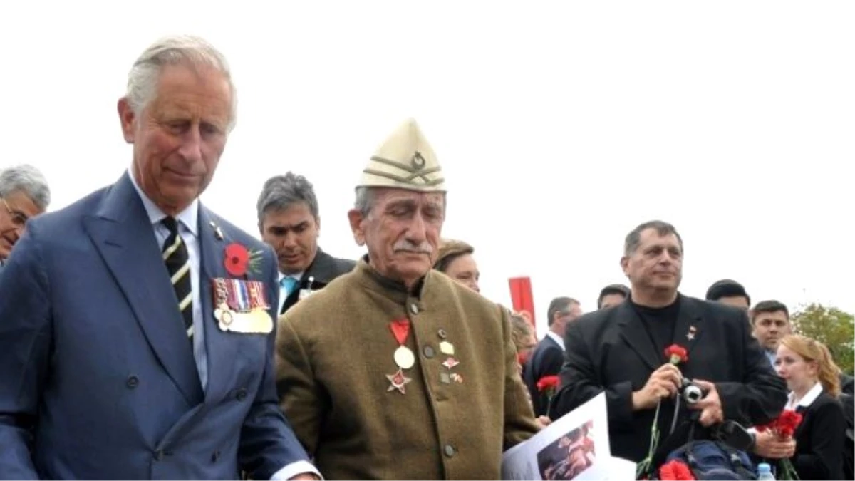 Prens Charles, Dünyanın En Yaşlı Çanakkale Gazisinin Heykeline Karanfil Bıraktı