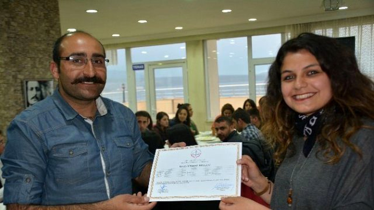 Tatvan\'da Fotoğrafçılık Kursiyerleri Sertifikalarını Aldılar
