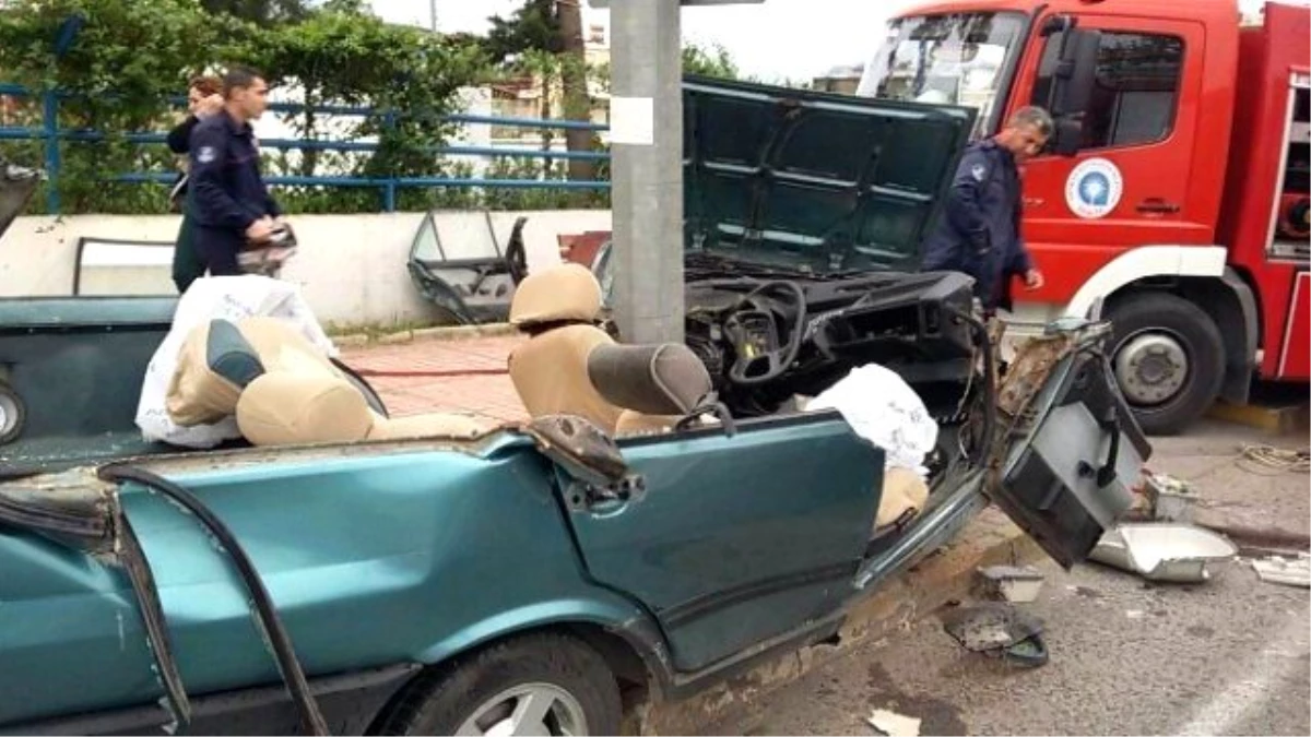 Antalya\'da Trafik Kazası: 1\'i Ağır 4 Yaralı